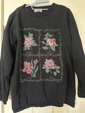Vintage Floral Embroidered Pattern Black Sweatshirt